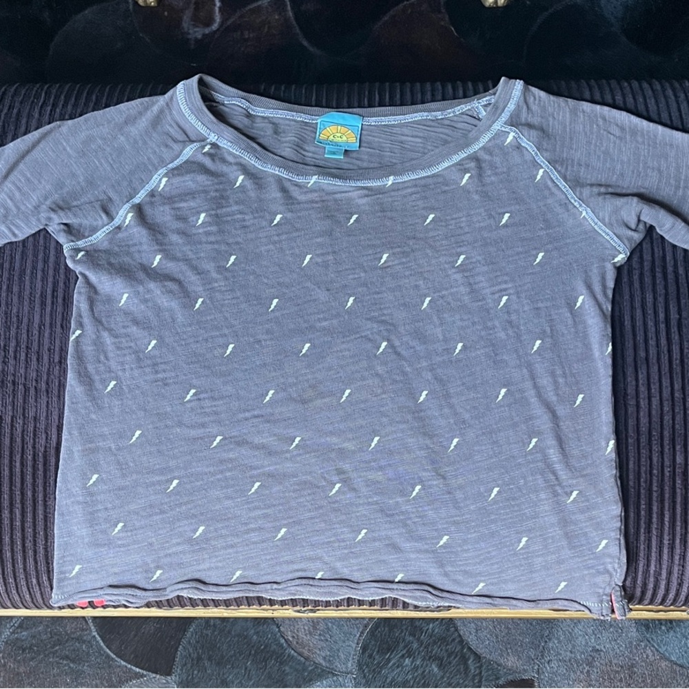 C&C California thunderbolt Gray Raglan Sleeve Shirt with white pattern XS cotton